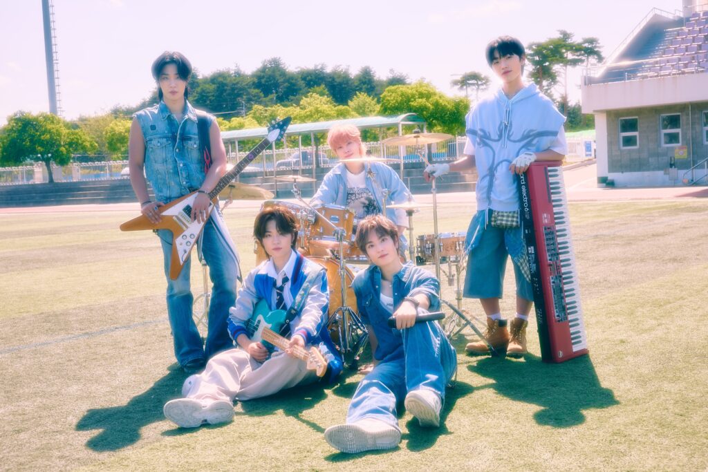 CATCH THE YOUNG group photo