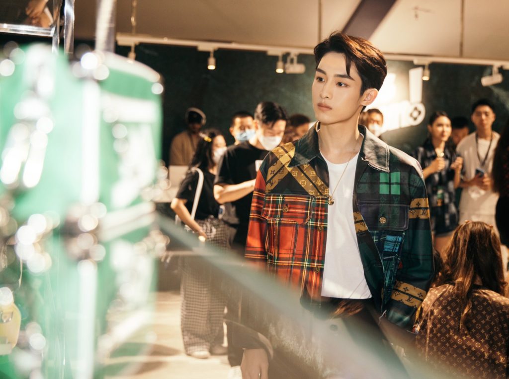 WinWin Steals the Spotlight at Louis Vuitton's Store Opening