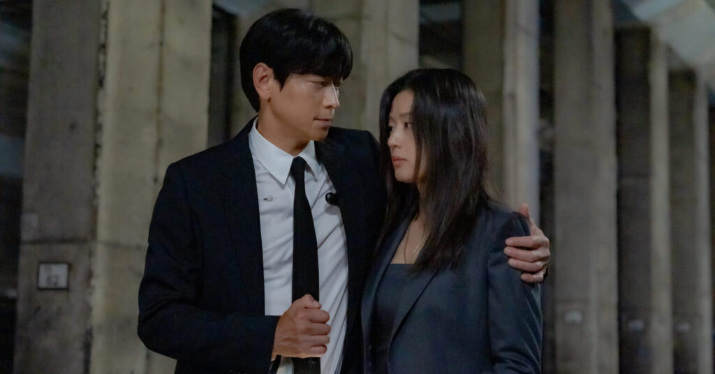 Kang Dong-won and Jun Ji-hyun in Tempest (2025)